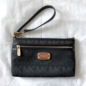 Michael Kors signature jet set wristlet black